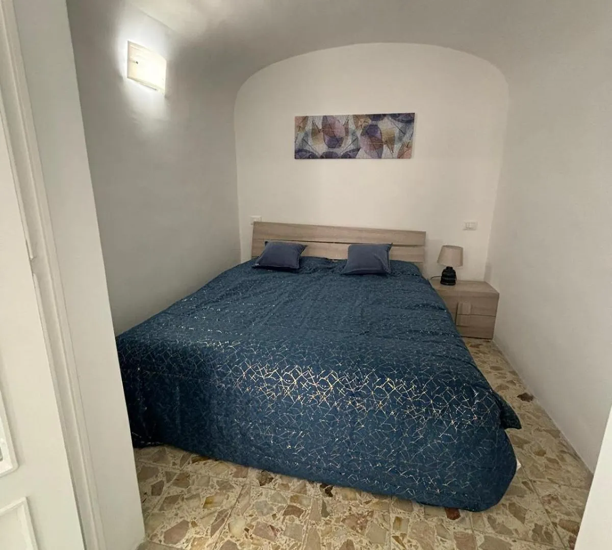 Fauka Blu Daire Carini 0*,